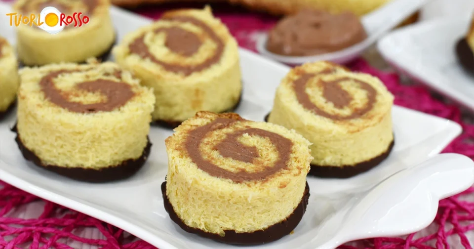 Tre dolci gourmet realizzati riciclando il pandoro avanzato: sbriciolata, tiramisù e girelle al cioccolato